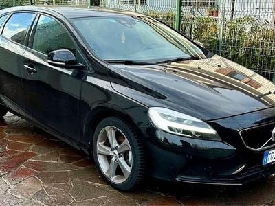 Usata Volvo V40 R-Design Kinetic 120 CV (88 kW) 2016 Nero Berlina