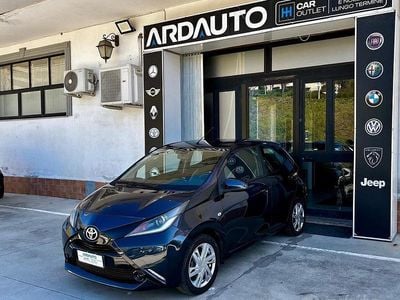 Usata Toyota Aygo X-Black 69 CV (50 kW) 2016 Blu Utilitaria