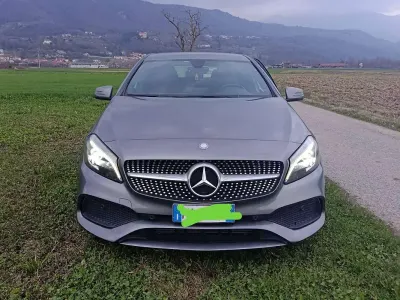 Usata Mercedes A180 Premium 109 CV (80 kW) 2017 Grigio Utilitaria