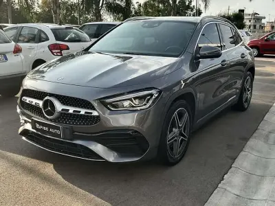 Usata Mercedes GLA200 Premium 150 CV (110 kW) 2020 Grigio SUV