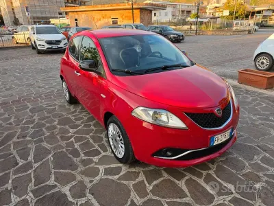 Usata Lancia Ypsilon Silver 69 CV (50 kW) 2017 Rosso Utilitaria