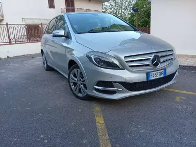 Usata Mercedes B200 Premium 156 CV (114 kW) 2014 Argento Utilitaria