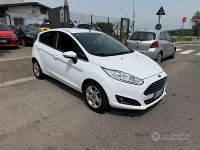 Usata Ford Fiesta 95 CV (69 kW) 2017 Bianco Utilitaria