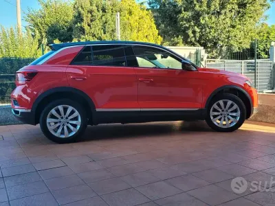 Usata VW T-Roc Advance 116 CV (85 kW) 2019 Rosso SUV
