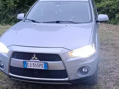 Usata Mitsubishi Outlander 156 CV (114 kW) 2011 Grigio SUV