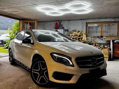 Usata Mercedes GLA200 136 CV (100 kW) 2015 Bianco SUV