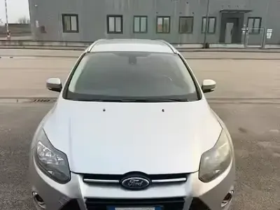 Käytetty Ford Focus Titanium 116 HP (85 kW) 2014 Harmaa Farmari