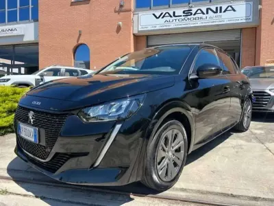 Usata Peugeot 208 Allure 56 kW (77 CV) 2023 Nero Utilitaria