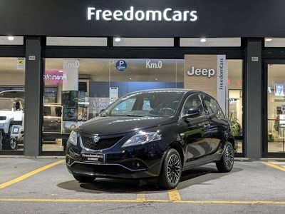 Usado Lancia Ypsilon Gold 69 HP (50 kW) 2017 Preto Citadino
