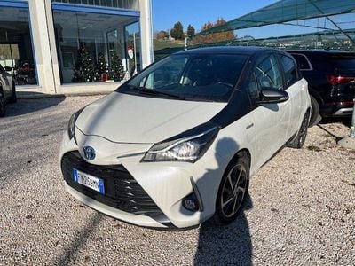 Usata Toyota Yaris Hybrid 73 CV (53 kW) 2019 Bianco Berlina
