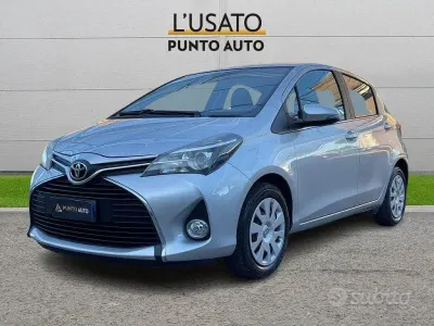 Second-hand Toyota Yaris Active 69 CP (50 kW) 2016 Gri Berlinǎ