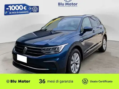 Usata VW Tiguan Life 150 CV (110 kW) 2023 Nightshade blue metallizzato SUV