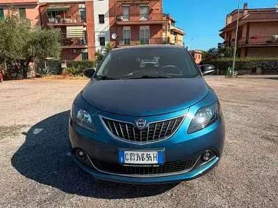Usata Lancia Ypsilon 69 CV (50 kW) 2024 Bluazzurro Utilitaria