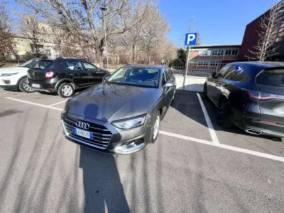 Usado Audi A4 Advanced Plus 136 CV (100 kW) 2021 Gris Familiar