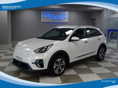Käytetty Kia e-Niro 150 kW (204 HP) 2022 Valkoinen Katumaasturi