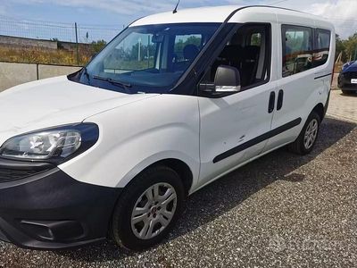 Begagnad Fiat Doblò 95 HK (69 kW) 2018 Vit Minibuss