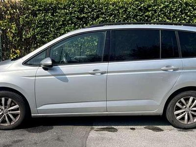 Käytetty VW Touran Business 116 HP (85 kW) 2017 Hopea Tila-auto