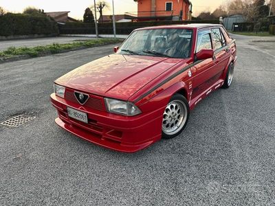 Usata Alfa Romeo 75 155 CV (114 kW) 1987 Rosso Berlina