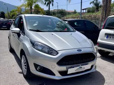 Usata Ford Fiesta 95 CV (69 kW) 2016 Grigio Utilitaria