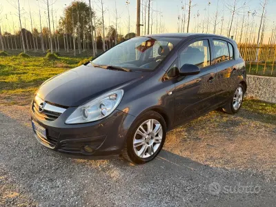 Usado Opel Corsa Enjoy 80 HP (58 kW) 2007 Cinzento Citadino