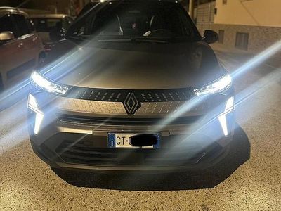 Usata Renault Captur Techno 101 CV (74 kW) 2024 Grigio SUV