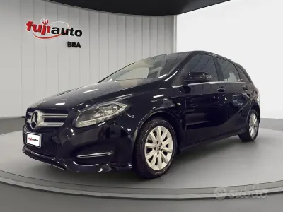 Usata Mercedes B200 Business 136 CV (100 kW) 2018 Nero Utilitaria