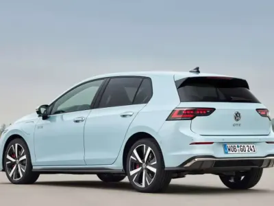 Nuova VW Golf VIII GTE 272 CV (200 kW) 2026 Argento Monovolume