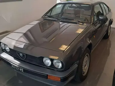 Usata Alfa Romeo GTV 129 CV (94 kW) 1981 Grigio Coupé