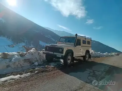 Usata Land Rover Defender 68 CV (50 kW) 1988 SUV