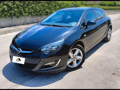 Usata Opel Astra Cosmo 110 CV (80 kW) 2013 Nero Berlina