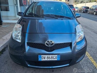 Usata Toyota Yaris Sol 69 CV (50 kW) 2009 Grigio Utilitaria