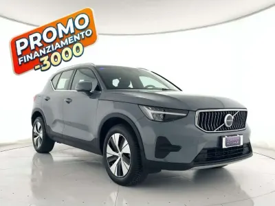 Usata Volvo XC40 Core 129 CV (94 kW) 2022 Grigio pastello SUV