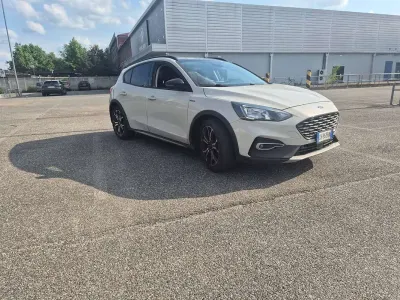 Usata Ford Focus Active 125 CV (91 kW) 2021 Bianco Berlina