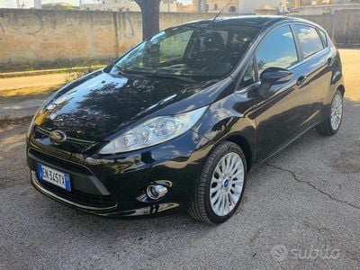 Usata Ford Fiesta 69 CV (50 kW) 2012 Nero Utilitaria