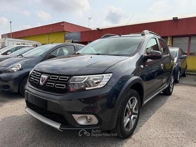 Usata Dacia Sandero Comfort 95 CV (69 kW) 2019 Grigio scuro Berlina