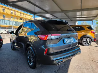Usado Ford Kuga ST-Line X 120 CV (88 kW) 2022 Gris SUV