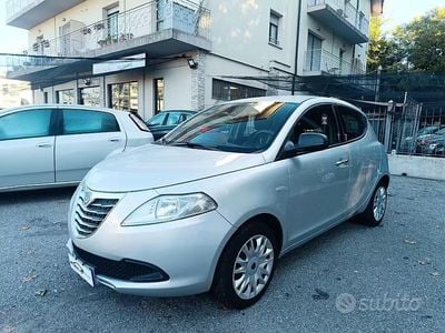 Usata Lancia Ypsilon Silver 69 CV (50 kW) 2014 Grigio Utilitaria