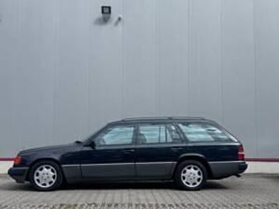 Usata Mercedes E300 188 CV (138 kW) 1989 Nero Station wagon