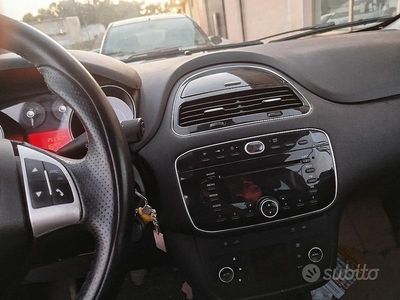 Rosso Usata 2012 Fiat Grande Punto Utilitaria | 3500 € (Buon prezzo)