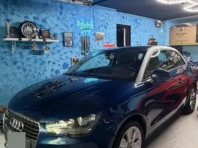 Usata Audi A1 122 CV (89 kW) 2010 Bluazzurro Utilitaria