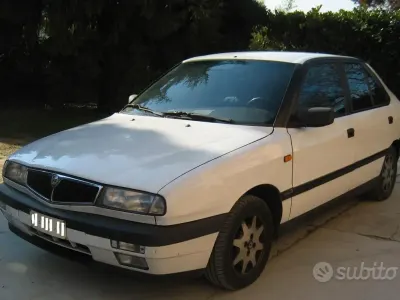 Usata Lancia Delta 75 CV (55 kW) 1994 Bianco Utilitaria