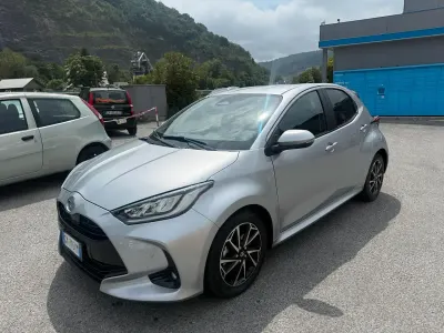Usata Toyota Yaris Hybrid Trend 92 CV (67 kW) 2025 Grigio Berlina