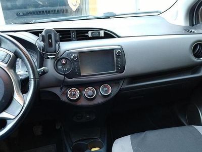 Usata Toyota Yaris 68 CV (50 kW) 2015 Bianco Utilitaria