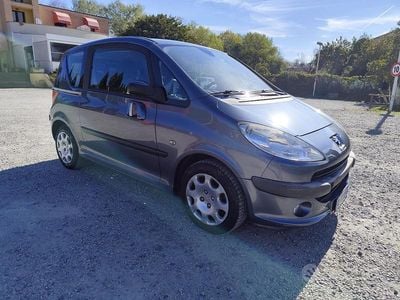 Begagnad Peugeot 1007 73 HK (53 kW) 2007 Blå Minibuss