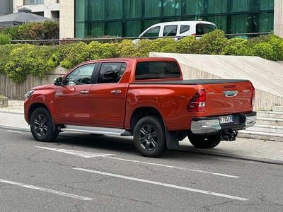 Usata Toyota HiLux Lounge 150 CV (110 kW) 2021 Arancione Pick-up