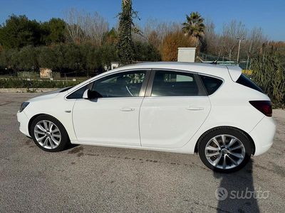 Usata Opel Astra Cosmo 125 CV (91 kW) 2010 Bianco Berlina
