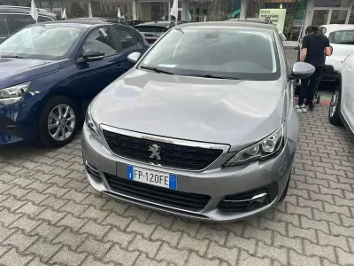 Usata Peugeot 308 Allure 131 CV (96 kW) 2018 Argento Berlina