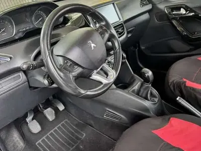 Usata Peugeot 208 Active 82 CV (60 kW) 2017 Utilitaria