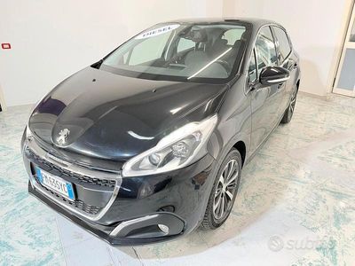 Usata Peugeot 208 Allure 74 CV (54 kW) 2017 Nero Utilitaria