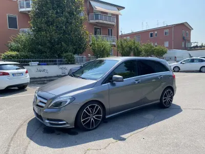 Usata Mercedes B200 Premium 136 CV (100 kW) 2012 Grigio Utilitaria